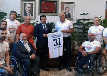 İskenderun Engelliler Basketbol Takımımızdan Kaymakam Demiryürek’e Ziyaret