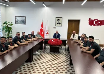 Tosyalı İskenderun Euro Cup Öncesi Kaymakam Önder’i Ziyaret Etti
