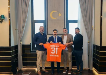 İskenderun 1967 SK’da Hatay Valisi Makamında Ziyaret Etti
