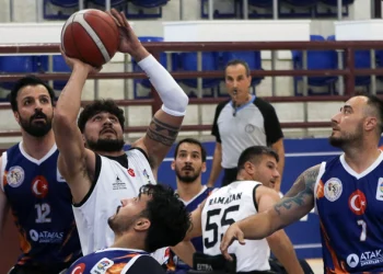 İzmir BŞB.: 67 – İskenderun Belediyesi ESK: 63
