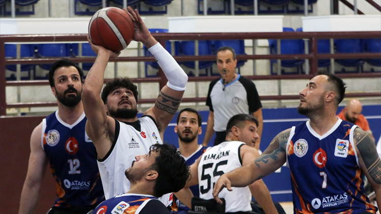 İzmir BŞB.: 67 – İskenderun Belediyesi ESK: 63